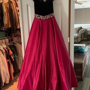 MAC DUGGAL BALL GOWN/EVENING